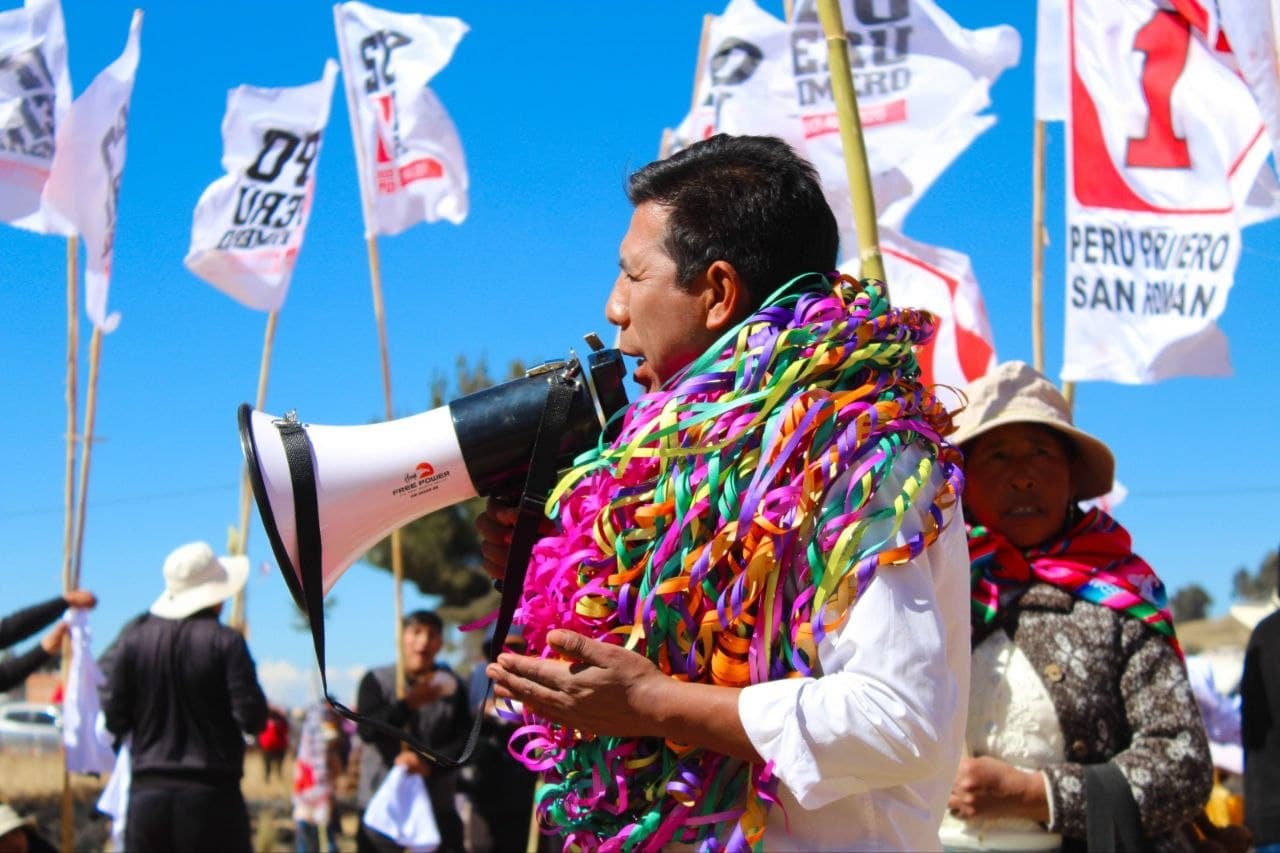 Encuentro ciudadano de Hugo Supo con familias de Puno en asamblea popular